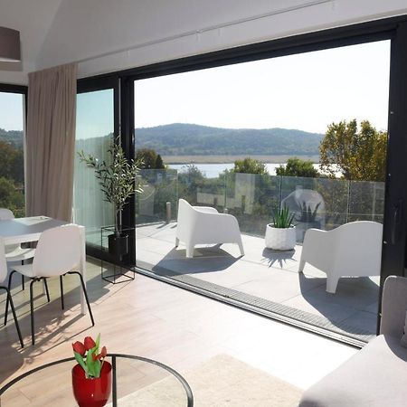 Major Residence Тихани Екстериор снимка