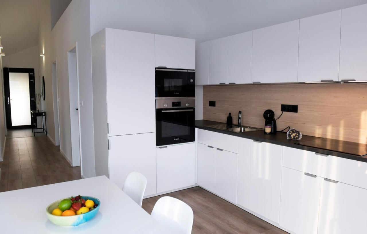 Major Residence Тихани Екстериор снимка