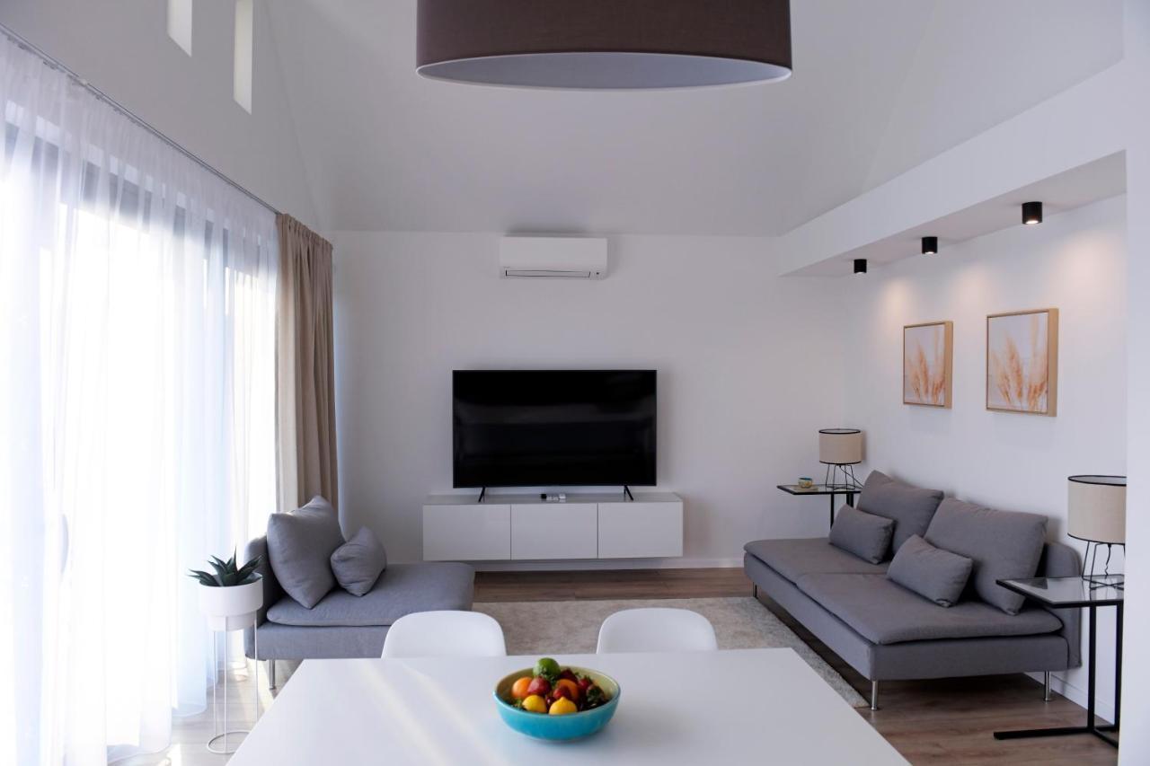 Major Residence Тихани Екстериор снимка